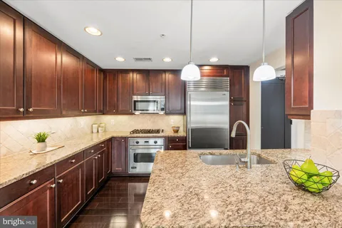 $875,000 | 12500 Park Potomac Avenue, Unit 509N, Potomac, MD 20854