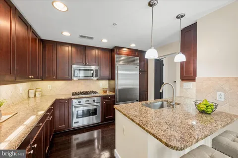 $875,000 | 12500 Park Potomac Avenue, Unit 509N, Potomac, MD 20854