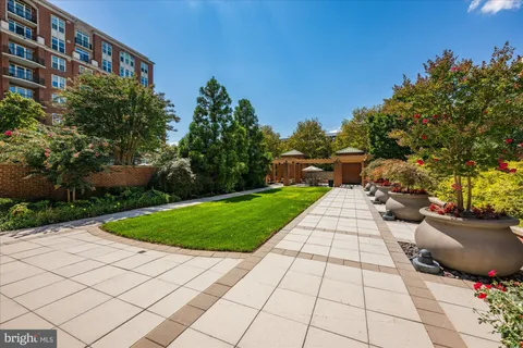 $875,000 | 12500 Park Potomac Avenue, Unit 509N, Potomac, MD 20854