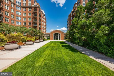 $875,000 | 12500 Park Potomac Avenue, Unit 509N, Potomac, MD 20854