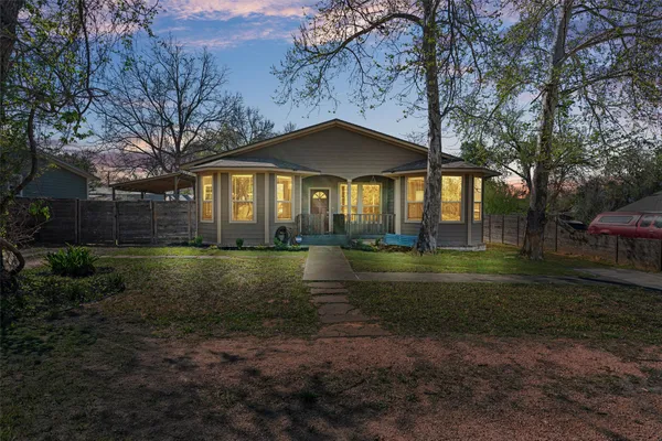 $325,000 | 209 Harris Street, Elgin, TX 78621
