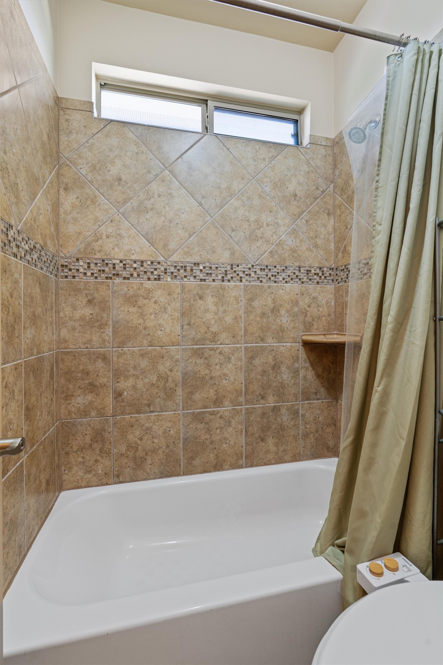 209 Harris Street Elgin, TX 78621 - Photo 19 of 40 Full bath with toilet and shower / bath combo with shower curtain