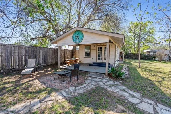 $325,000 | 209 Harris Street, Elgin, TX 78621