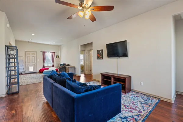 $325,000 | 209 Harris Street, Elgin, TX 78621