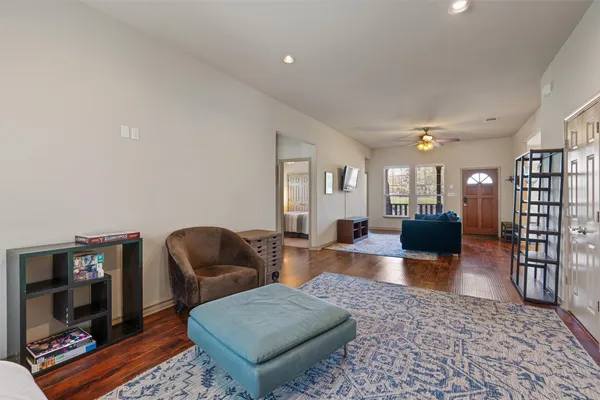 $325,000 | 209 Harris Street, Elgin, TX 78621