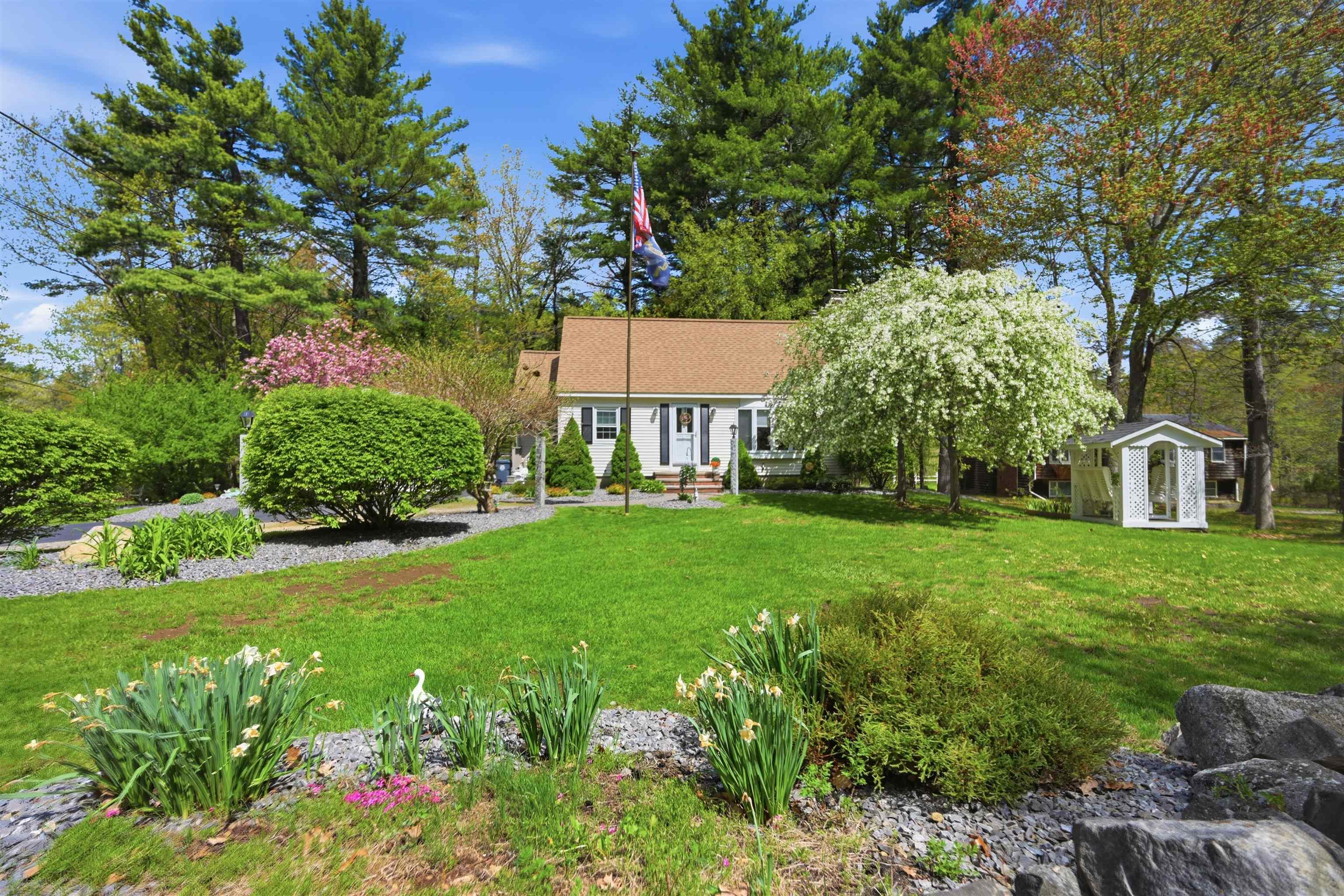 84 Woodridge Road Hampstead, NH 03826 - Photo 2 of 49