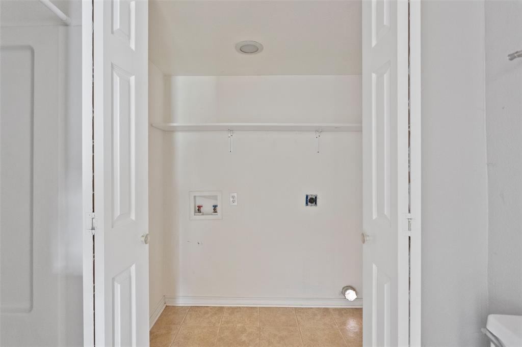 1811 Hidden Valley Road Granbury, TX 76049 - Photo 17 of 32