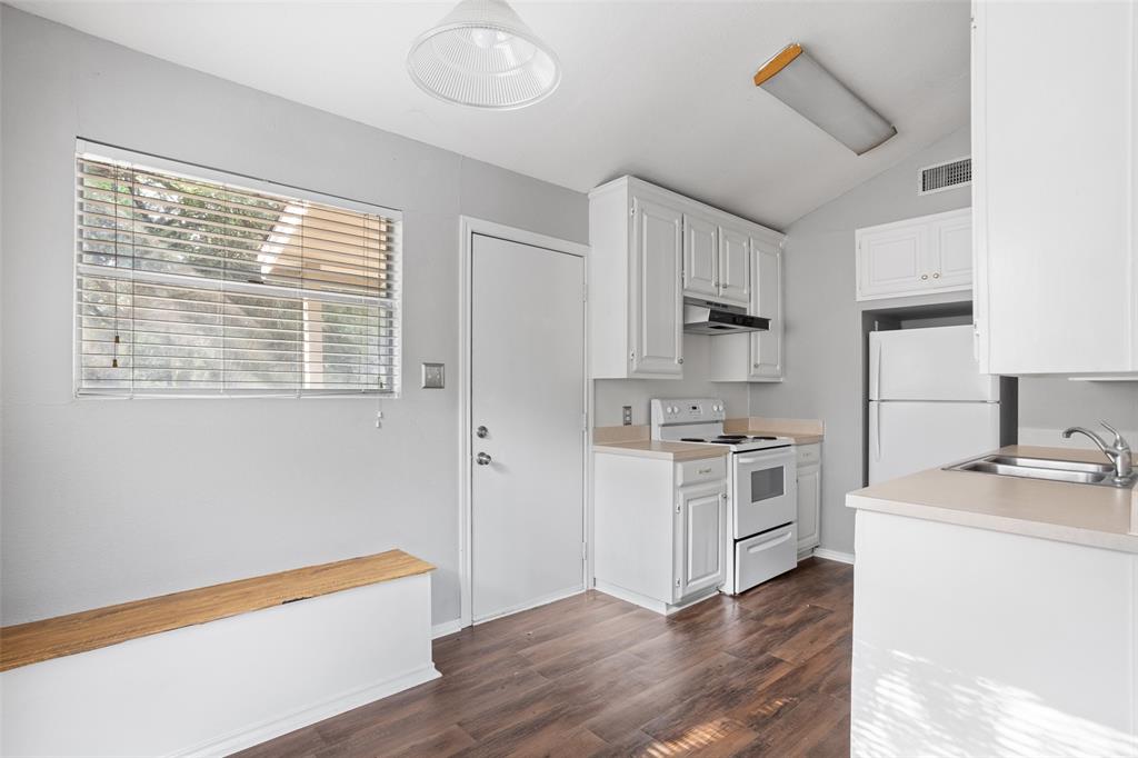 1811 Hidden Valley Road Granbury, TX 76049 - Photo 7 of 32