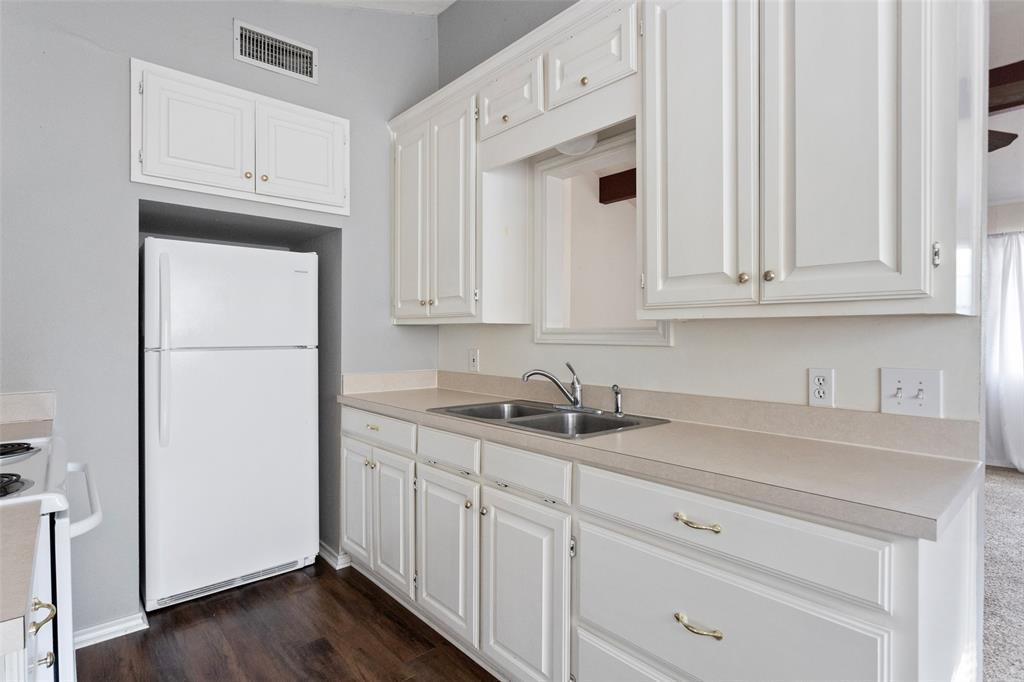 1811 Hidden Valley Road Granbury, TX 76049 - Photo 8 of 32