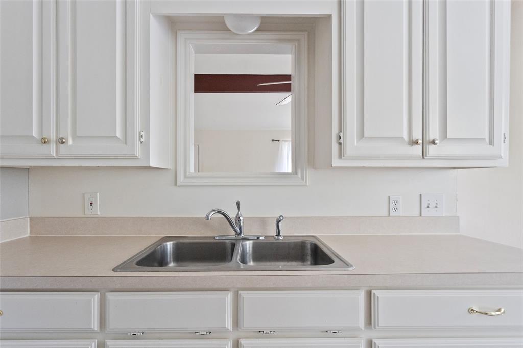 1811 Hidden Valley Road Granbury, TX 76049 - Photo 10 of 32