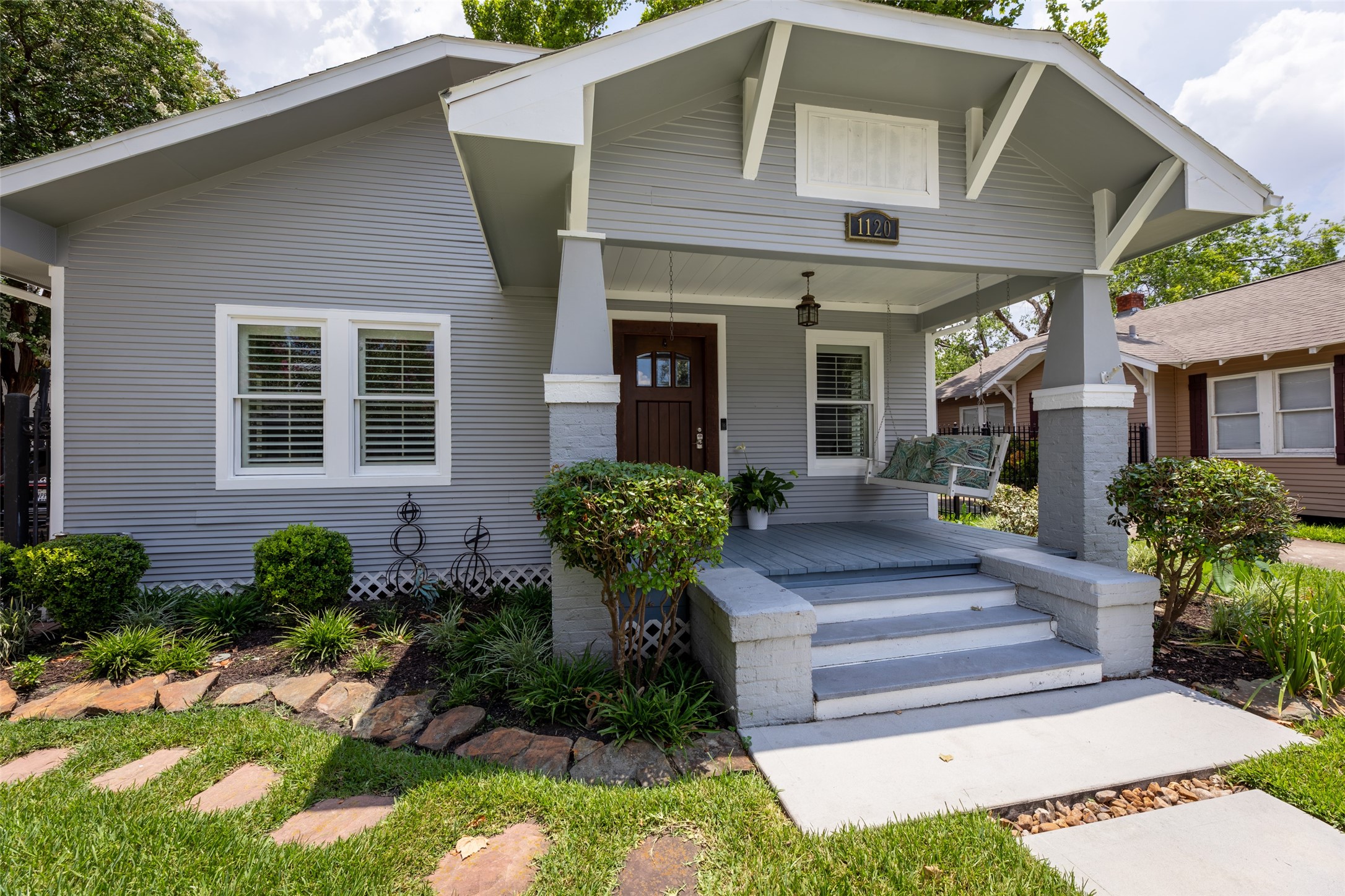 1120 Winston Street Houston, TX 77009 - Photo 2 of 35 Charming Craftsman-style bungalow in Historic Norhill Heights
