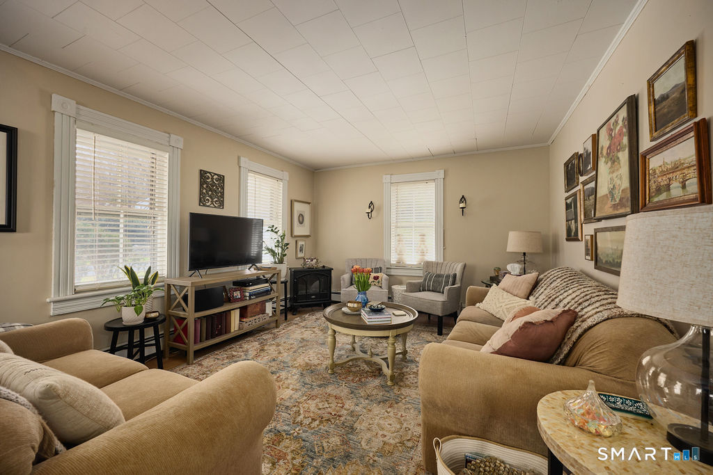 82 Pin Pack Road Ridgefield, CT 06877 - Photo 4 of 36