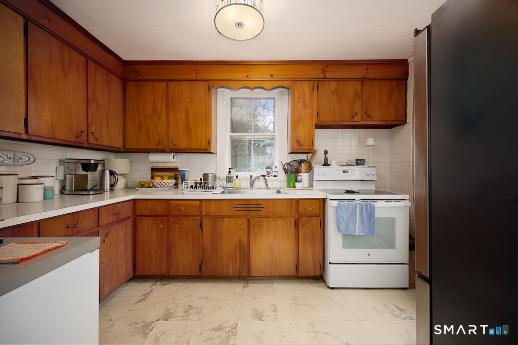 82 Pin Pack Road Ridgefield, CT 06877 - Photo 10 of 36