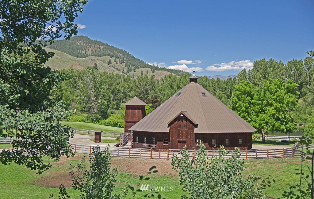 523 East Chewuch Road Winthrop, WA 98862 - Photo 14 of 38 Gallery Image 14