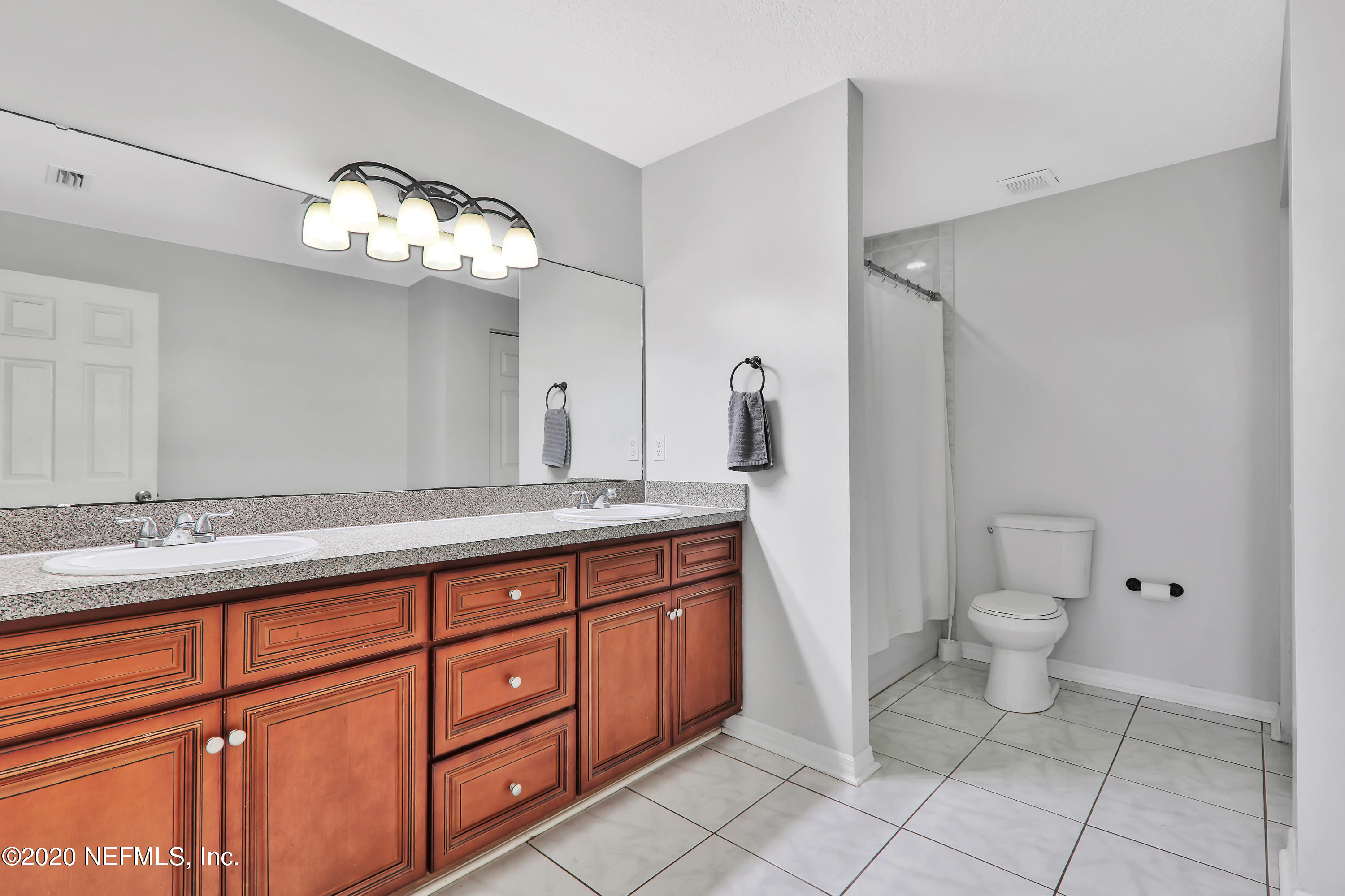 3133 Lannie Road Jacksonville, FL 32218 - Photo 20 of 25 Huge Owners Bath