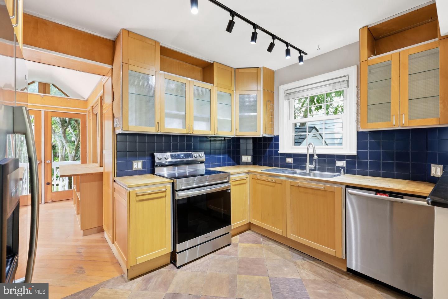1706 North Glebe Road Arlington, VA 22207 - Photo 14 of 44 Gallery Image 14
