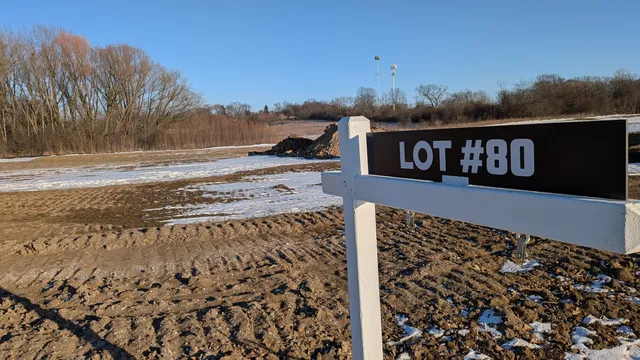 $204,900 | W184-n5180 W184-n5180 Sunrise Lane, Unit LT#80, Menomonee Falls, WI 53051