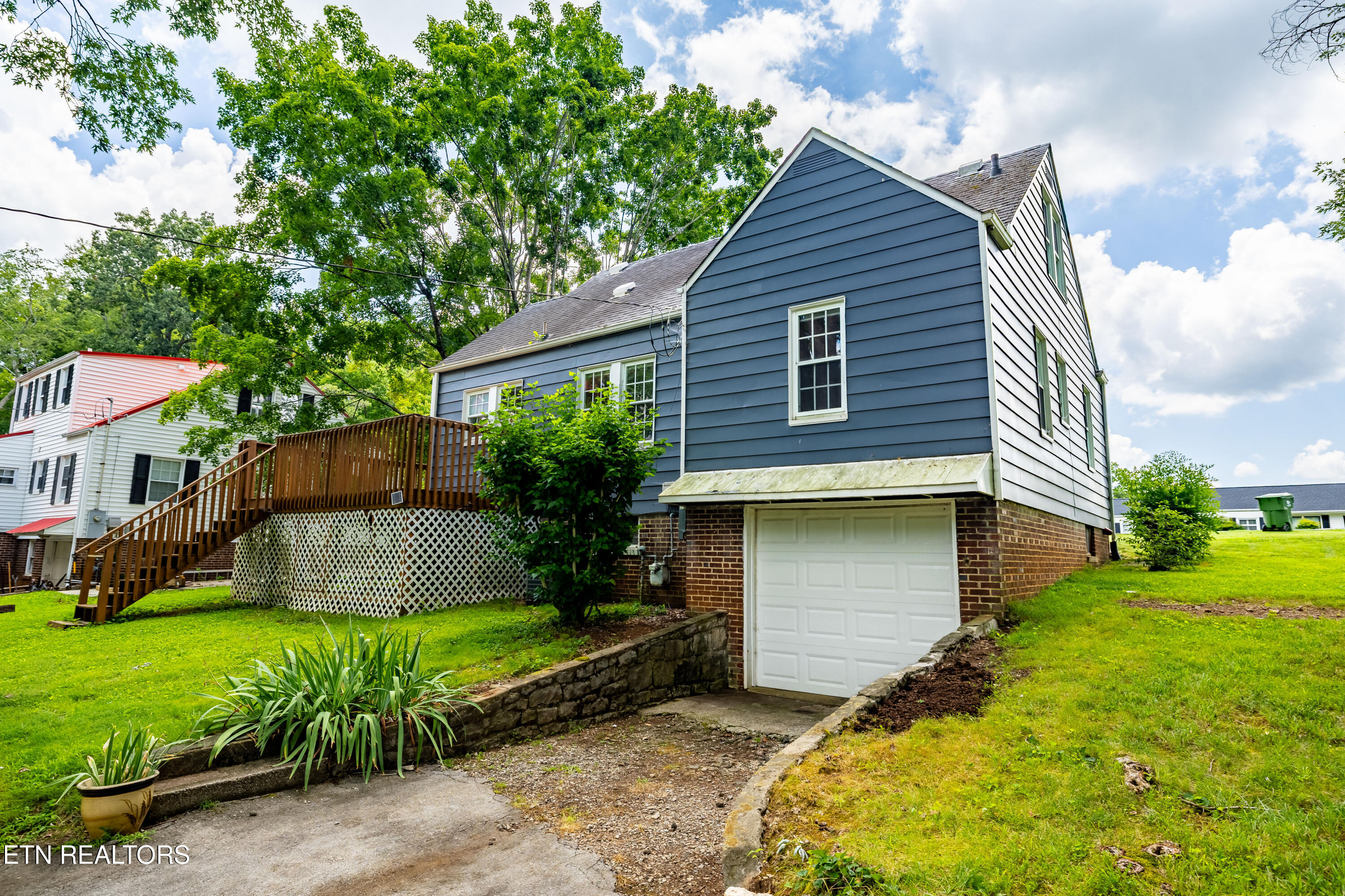 2009 Crest Road Maryville, TN 37804 - Photo 30 of 30 2009CrestRd-38