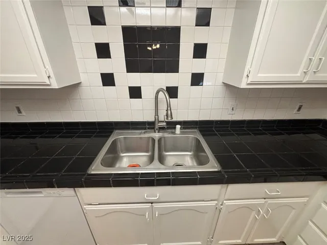 $1,400 | 6611 West Tropicana Avenue, Unit 202, Las Vegas, NV 89103