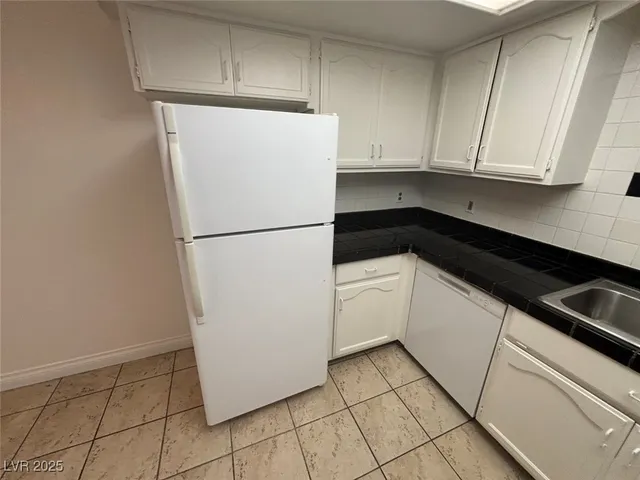 $1,400 | 6611 West Tropicana Avenue, Unit 202, Las Vegas, NV 89103