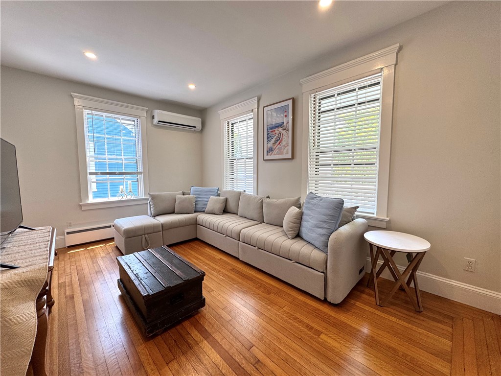 19 Walnut Street Newport, RI 02840 - Photo 4 of 10
