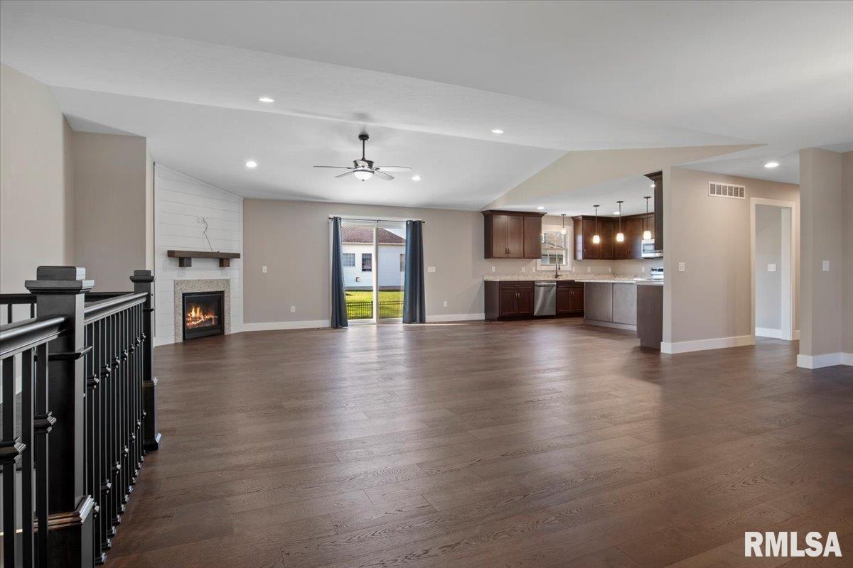 1813 West Rd Drive Springfield, IL 62711 - Photo 3 of 32