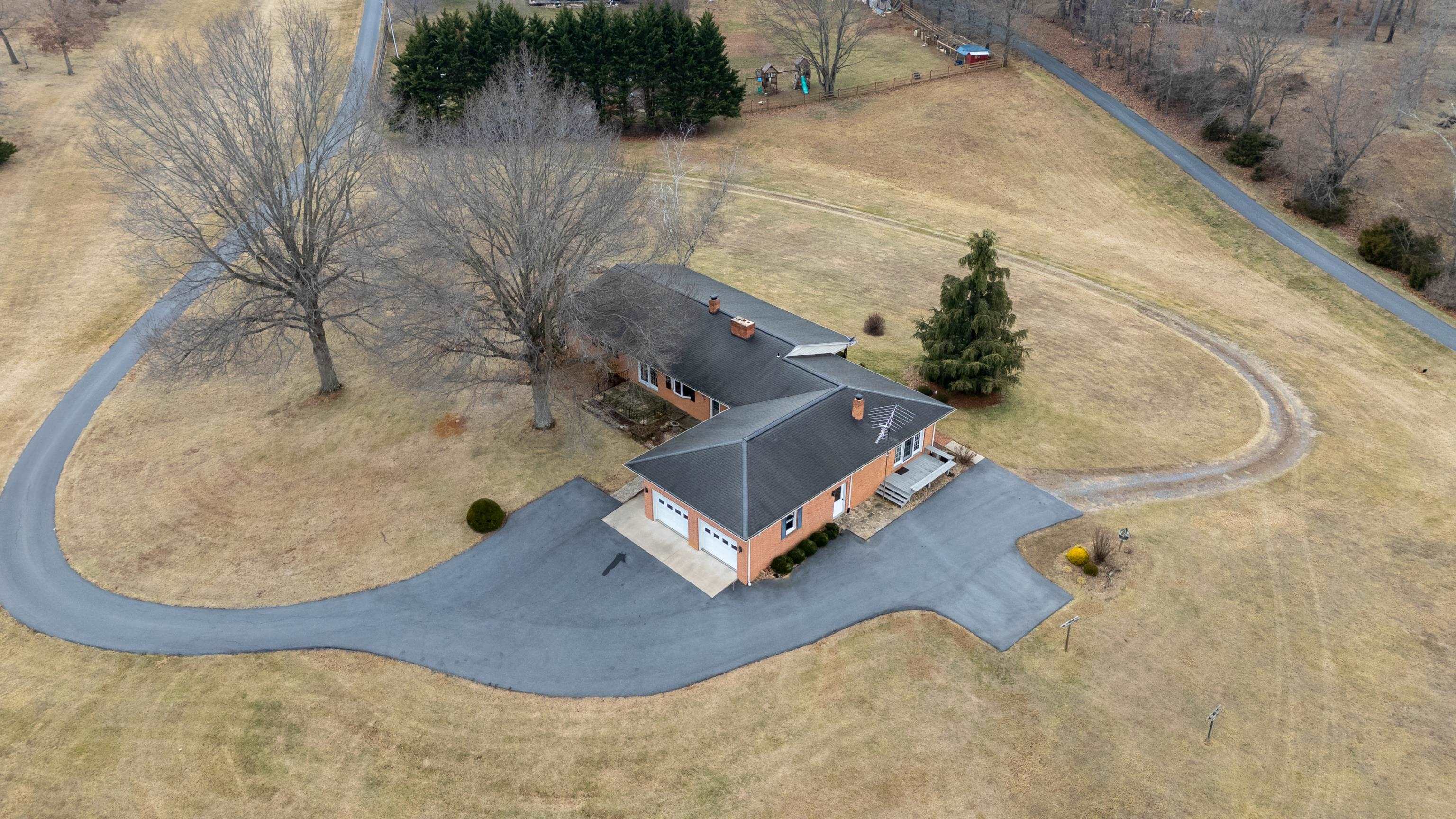 431 Mt Pisgah Road Mount Sidney, VA 24467 - Photo 11 of 72 a view of a living room