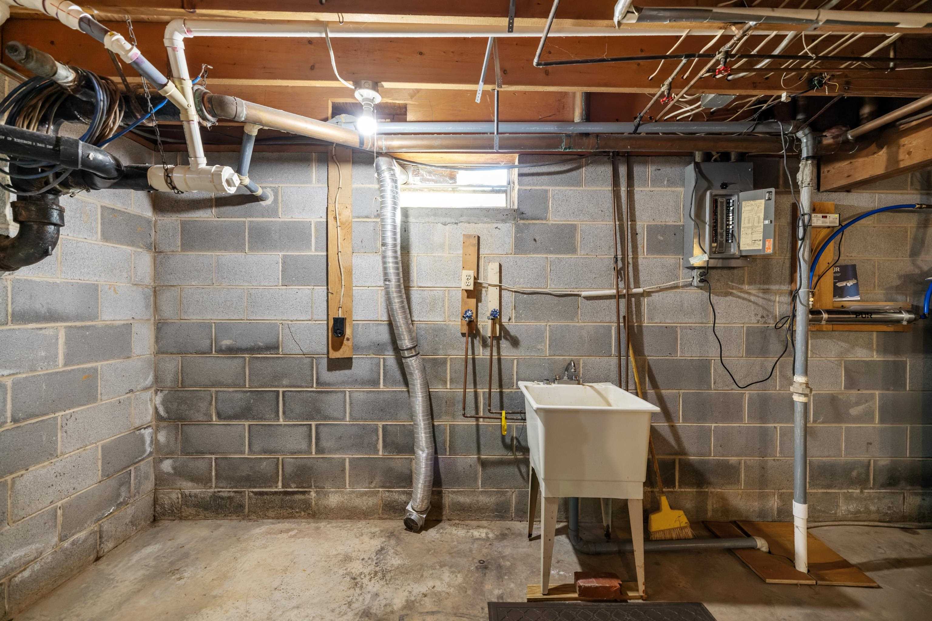 431 Mt Pisgah Road Mount Sidney, VA 24467 - Photo 60 of 72 a bathroom with a shower