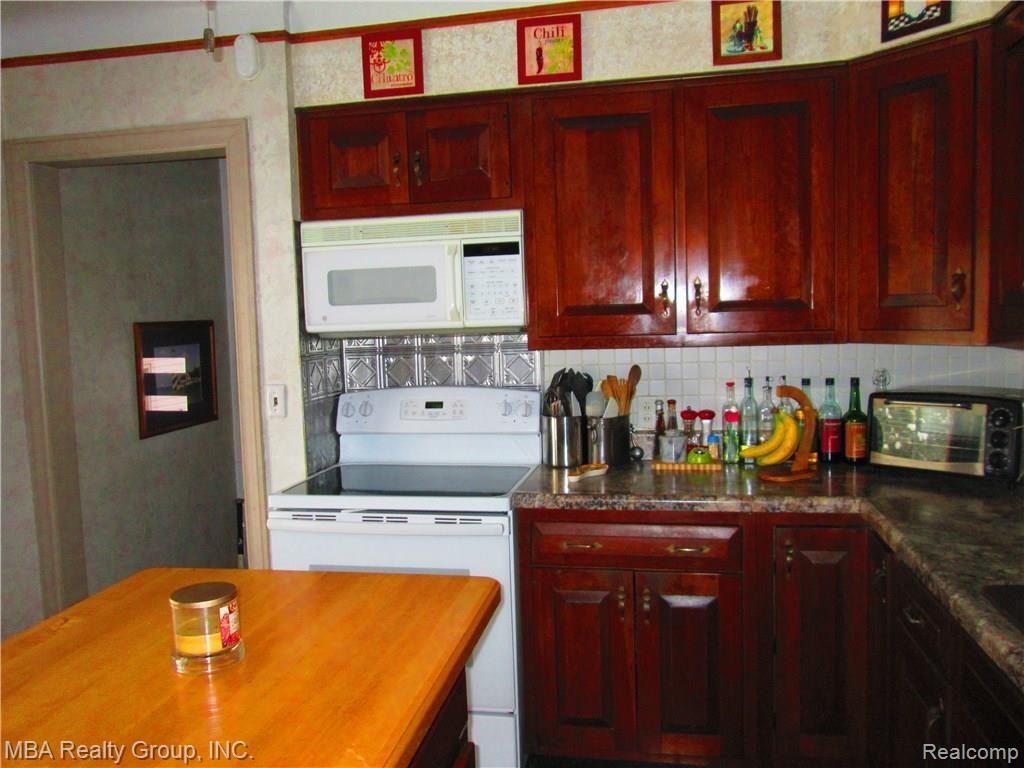 21169 Thorofare Road Grosse Ile, MI 48138 - Photo 23 of 54 IMG_8775.JPG