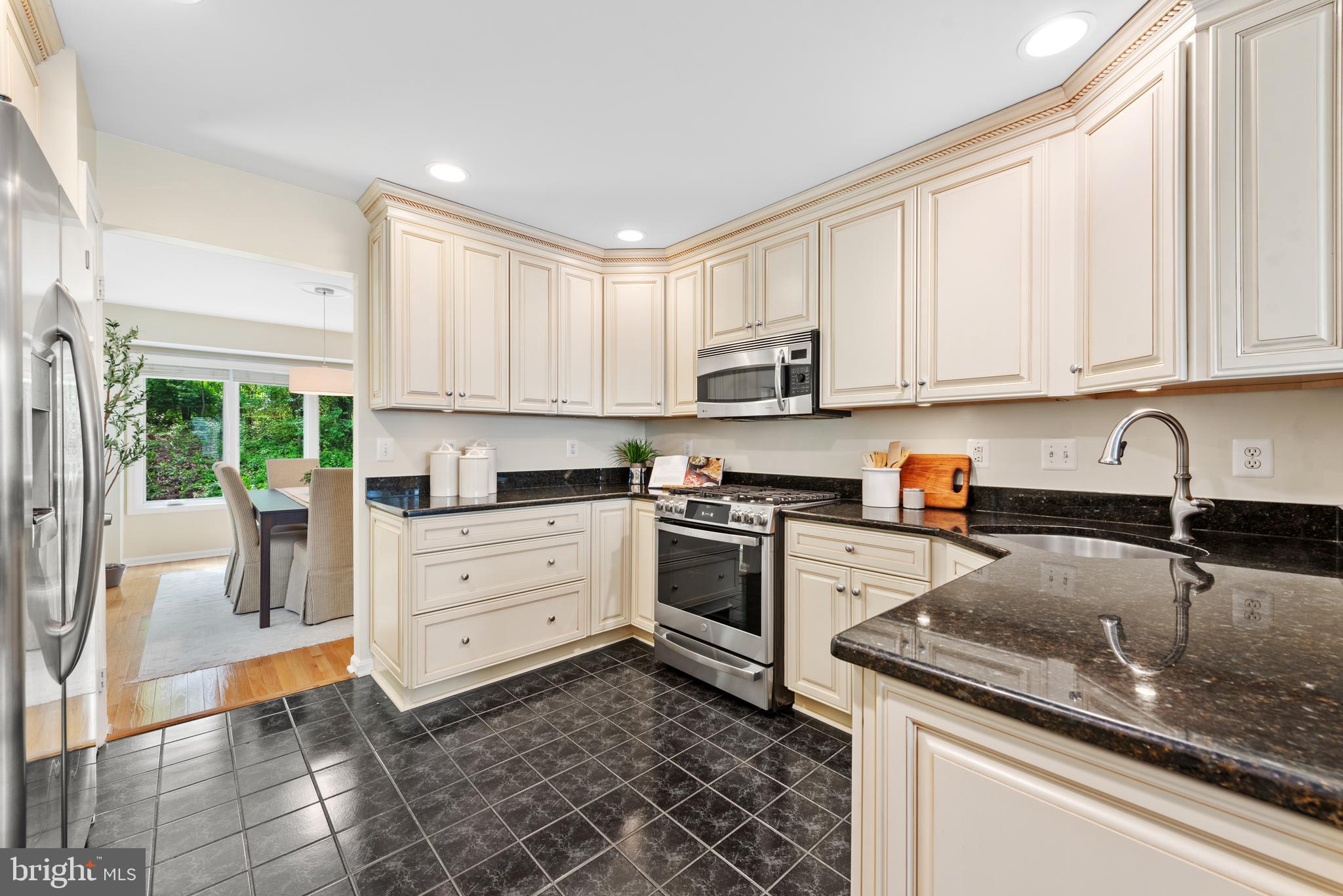 1284 Wedgewood Manor Way Reston, VA 20194 - Photo 13 of 38 Gallery Image 13