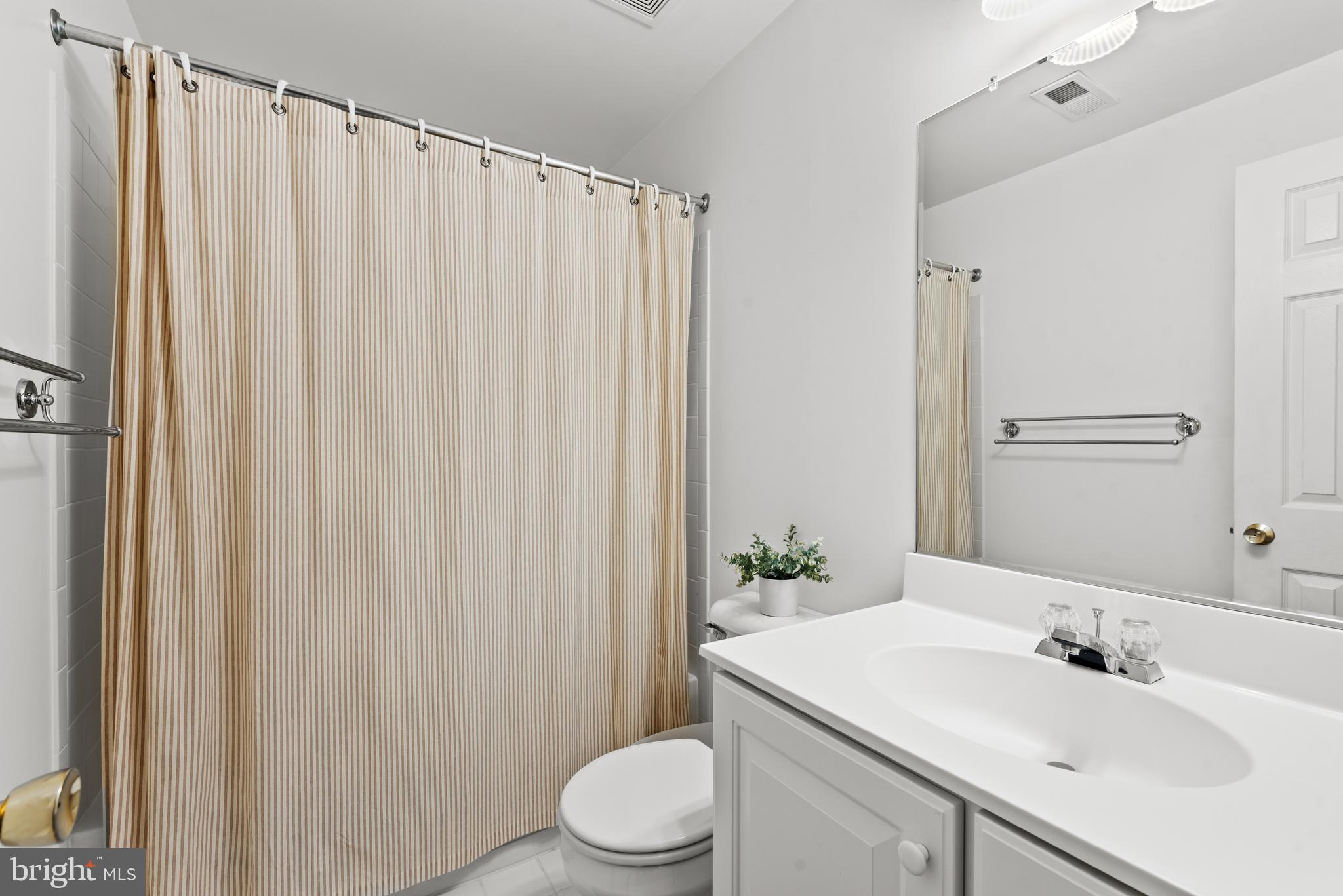 1284 Wedgewood Manor Way Reston, VA 20194 - Photo 28 of 38 Gallery Image 28