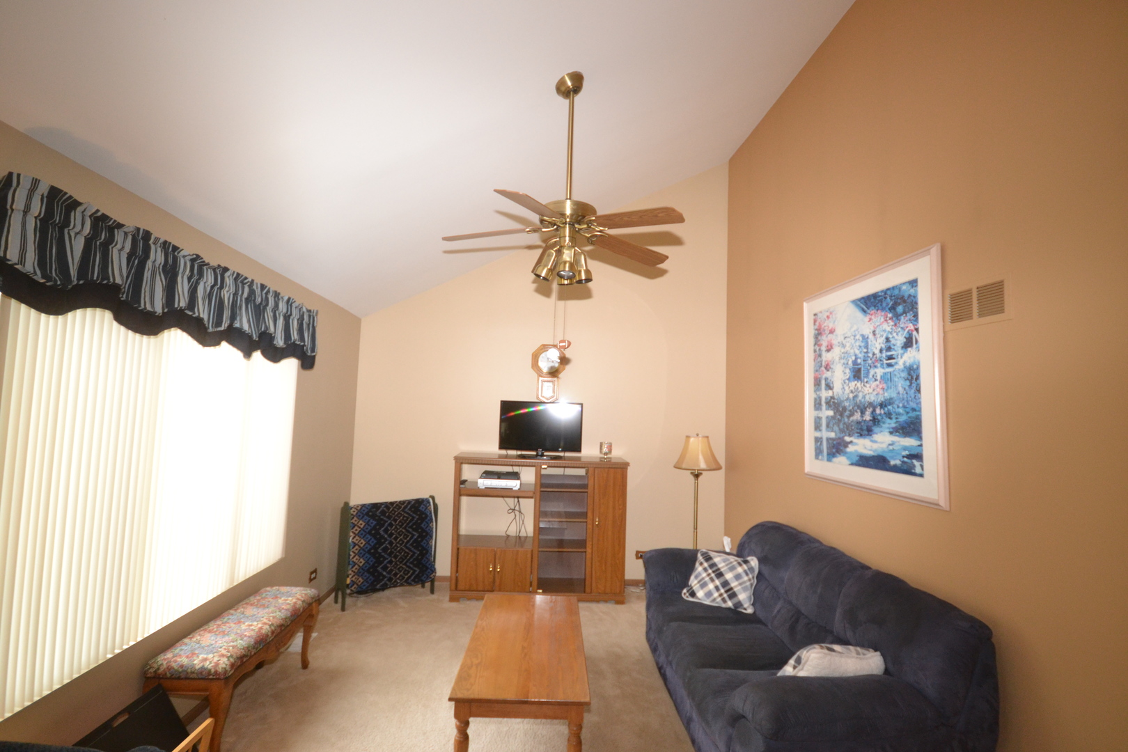 1113 Sawmill Lane Algonquin, IL 60102 - Photo 2 of 33 a living room with furniture and a window
