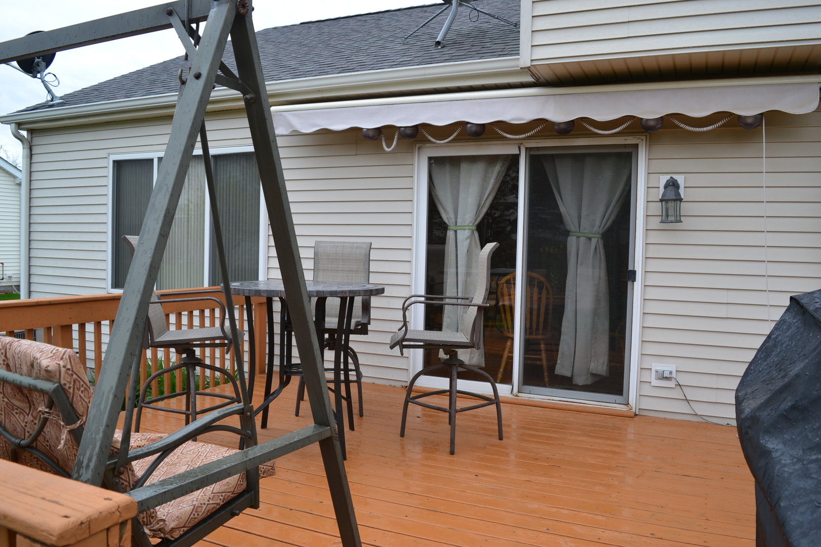 1113 Sawmill Lane Algonquin, IL 60102 - Photo 30 of 33 a view of balcony with furniture and wooden floor