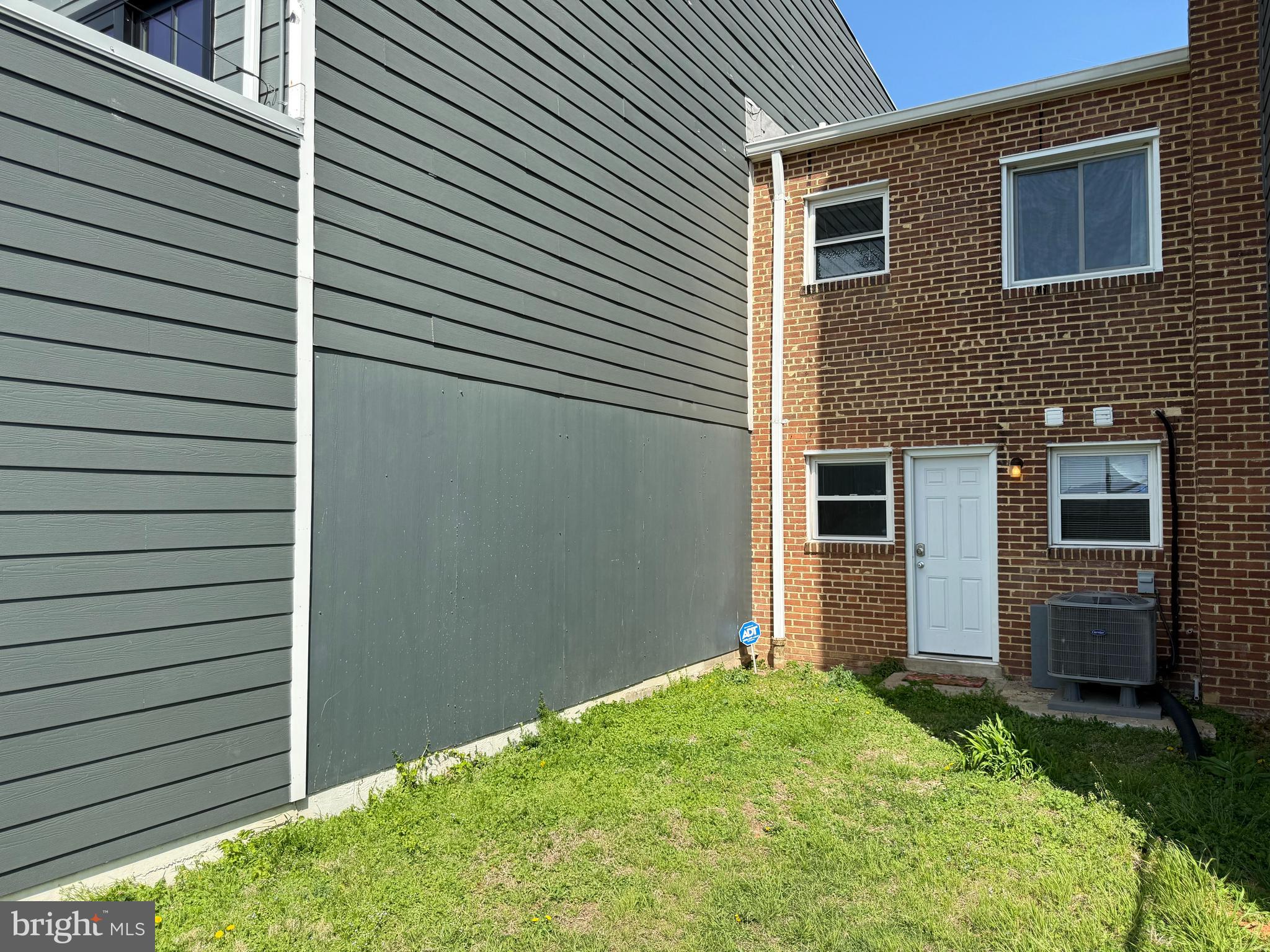 1527 K Street Southeast Washington, DC 20003 - Photo 24 of 27 a view of backyard of house