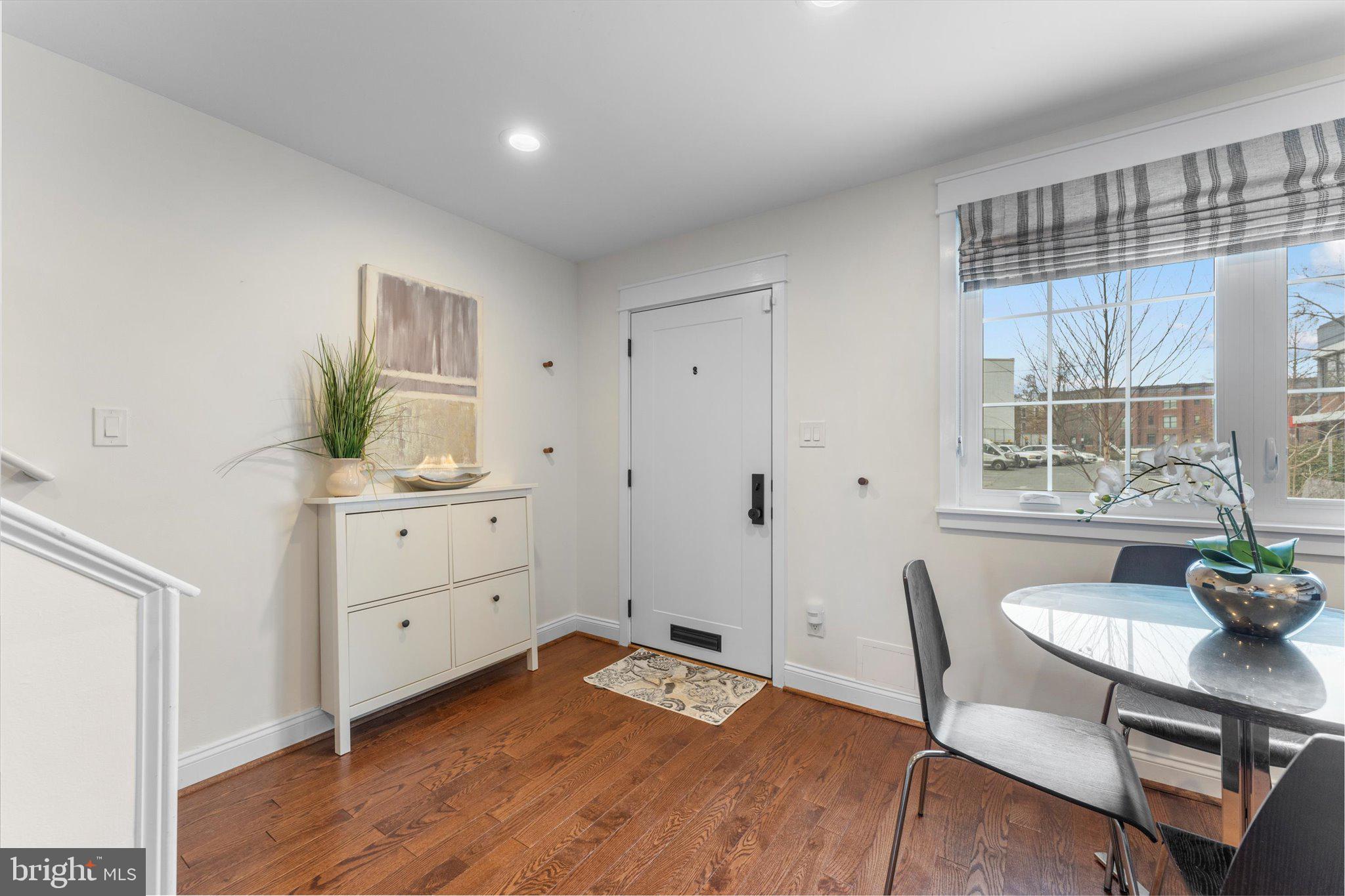1527 K Street Southeast Washington, DC 20003 - Photo 3 of 27 a workspace with furniture and window