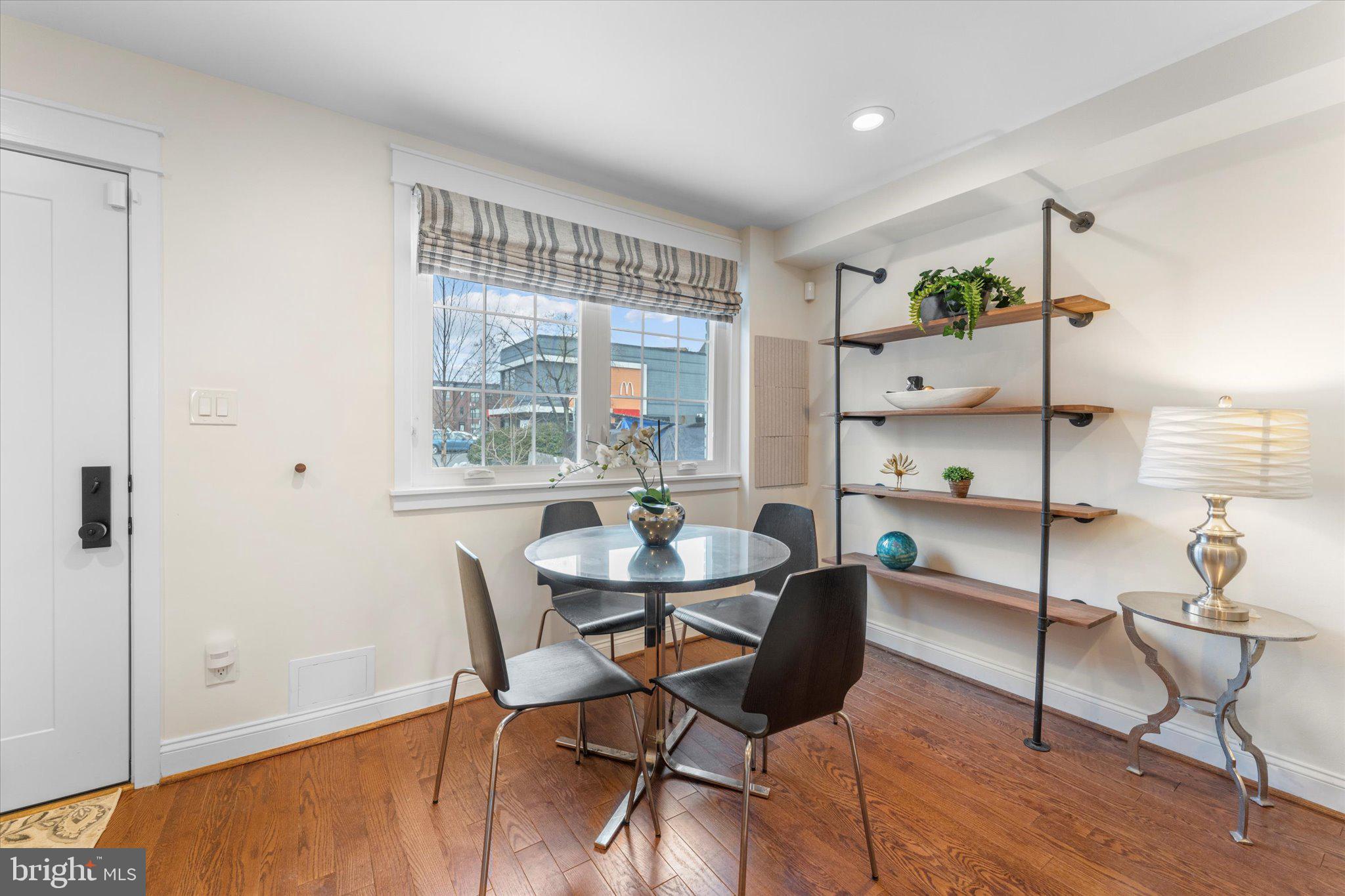 1527 K Street Southeast Washington, DC 20003 - Photo 5 of 27 a dining room with furniture and window