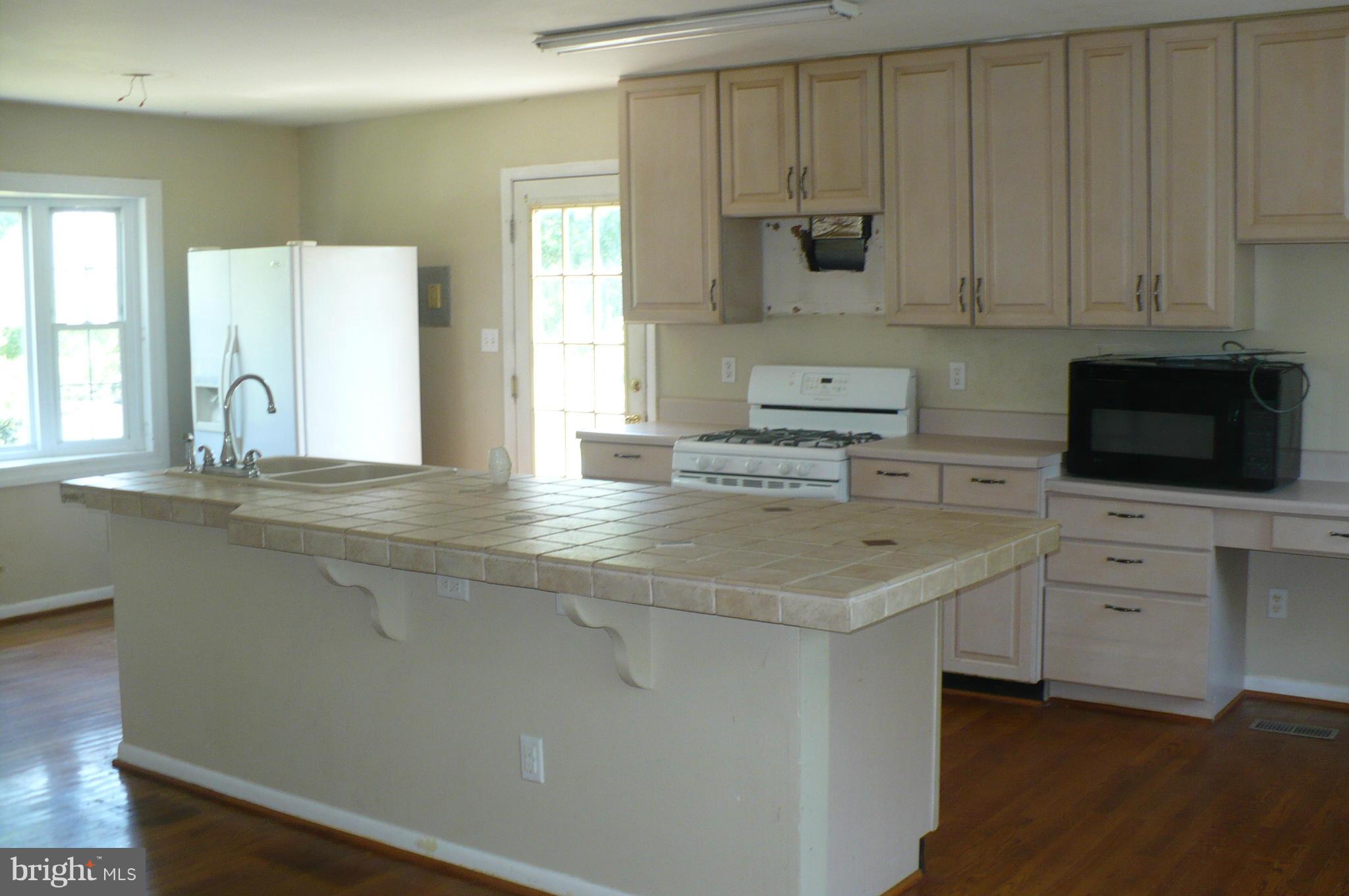 17220 Chiswell Road Poolesville, MD 20837 - Photo 3 of 17 Kitchen