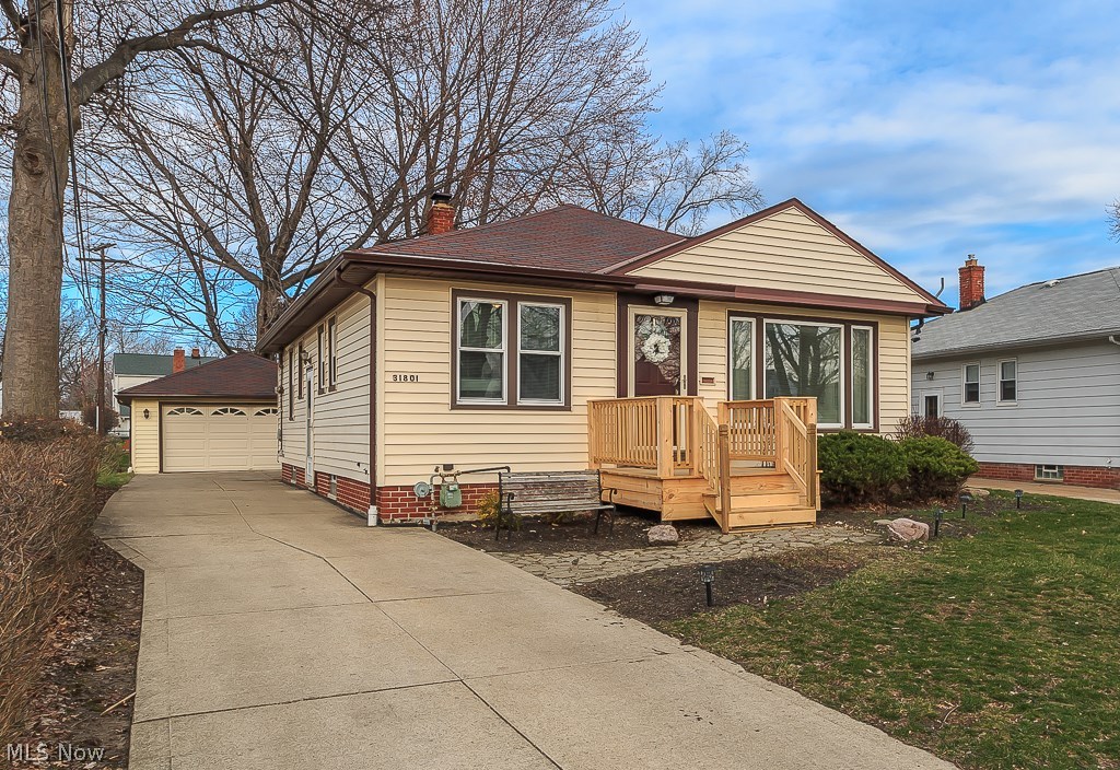 31801 Glenhurst Road Willowick, OH 44095 - Photo 2 of 28