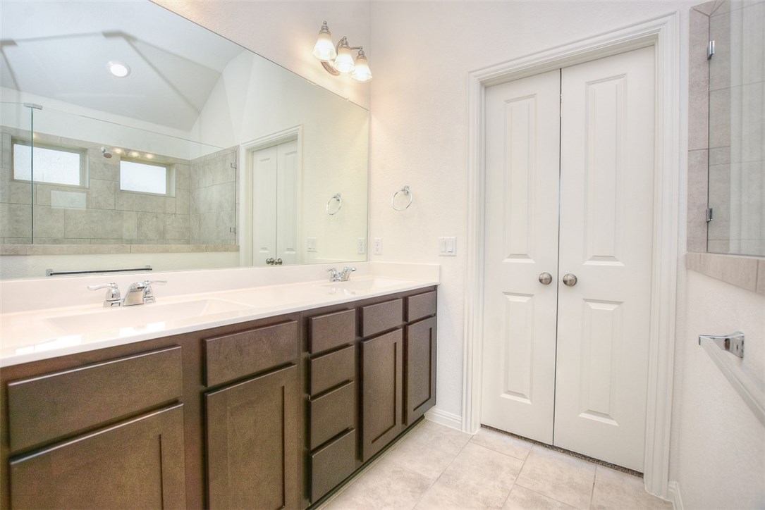 1449 Morning View Road Georgetown, TX 78628 - Photo 18 of 39