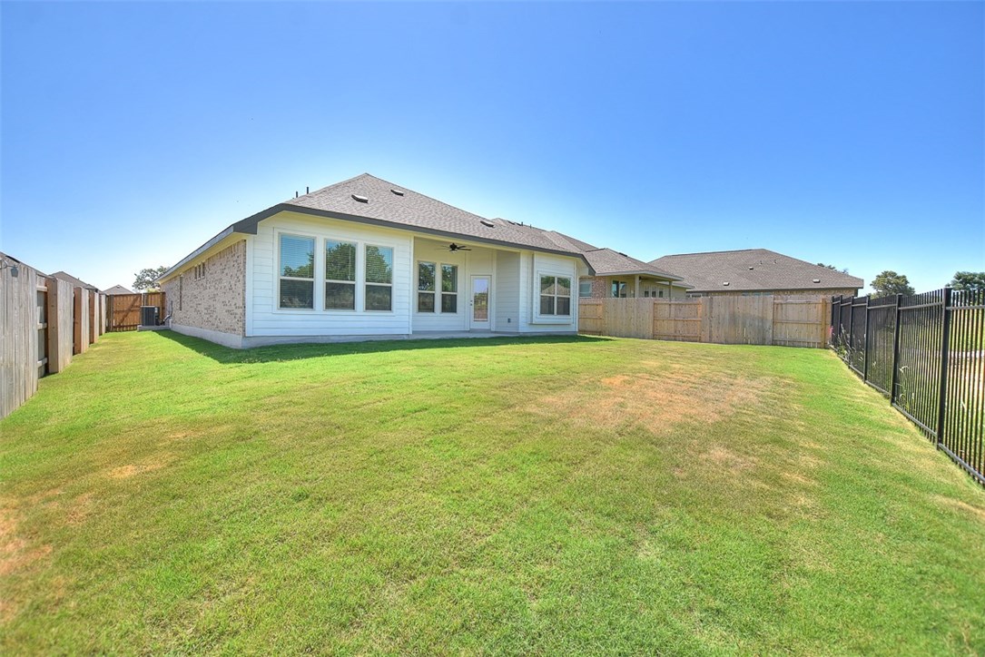 1449 Morning View Road Georgetown, TX 78628 - Photo 31 of 39