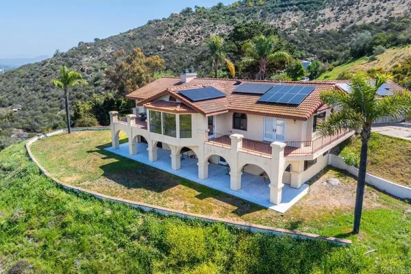 $1,395,000 | 2702 Country Club Drive, Escondido, CA 92029