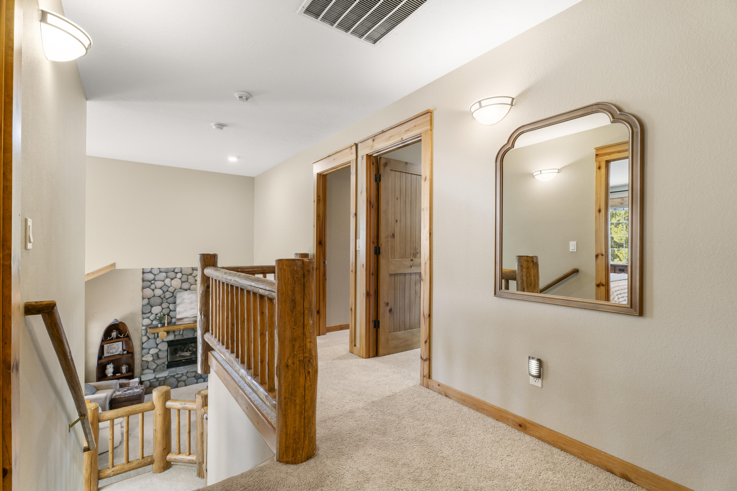 18189 Oregon Loop, Unit 5 Sunriver, OR 97707 - Photo 26 of 41 Upstairs Hallway