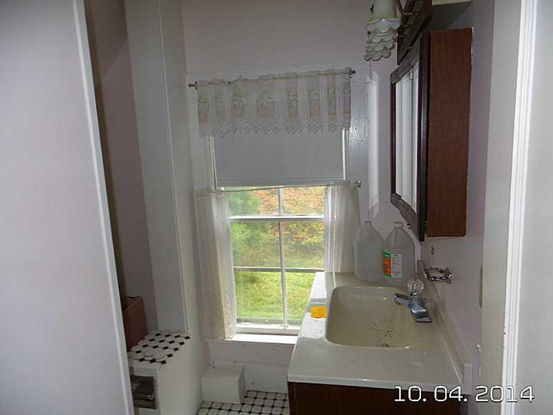 400 Egypt Road Damariscotta, ME 04543 - Photo 11 of 19 Bathroom.
