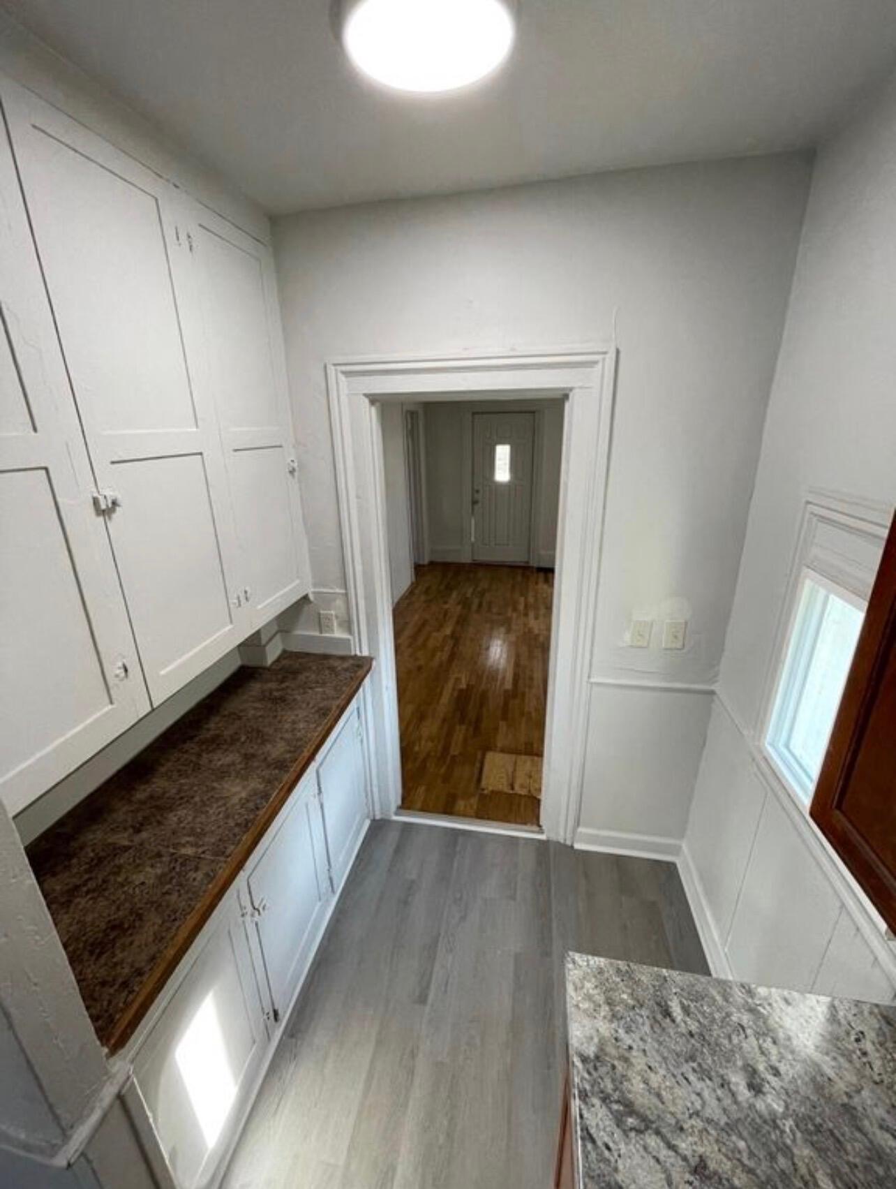 708 South Jackson Street Jackson, MI 49203 - Photo 5 of 9 IMG_2978