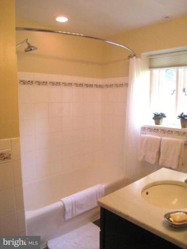 201 Goodale Road Baltimore, MD 21212 - Photo 2 of 30 a bathroom with a sink and a bathtub