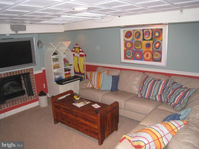 201 Goodale Road Baltimore, MD 21212 - Photo 29 of 30 a living room with furniture and a fireplace