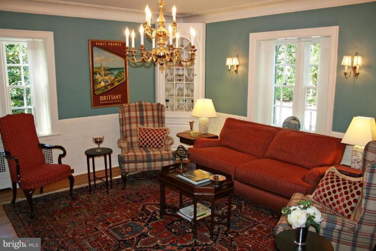 201 Goodale Road Baltimore, MD 21212 - Photo 10 of 30 a living room with furniture and a chandelier