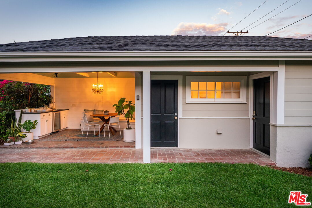 2166 Las Lunas Street Pasadena, CA 91107 - Photo 56 of 64 a view of outdoor space and yard