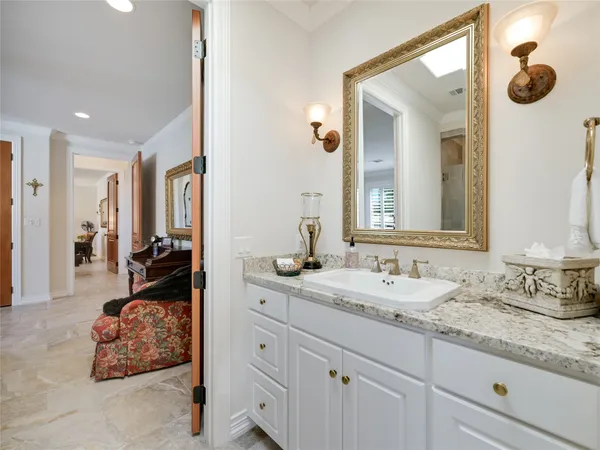 a en suite bathroom with double sink and a mirror