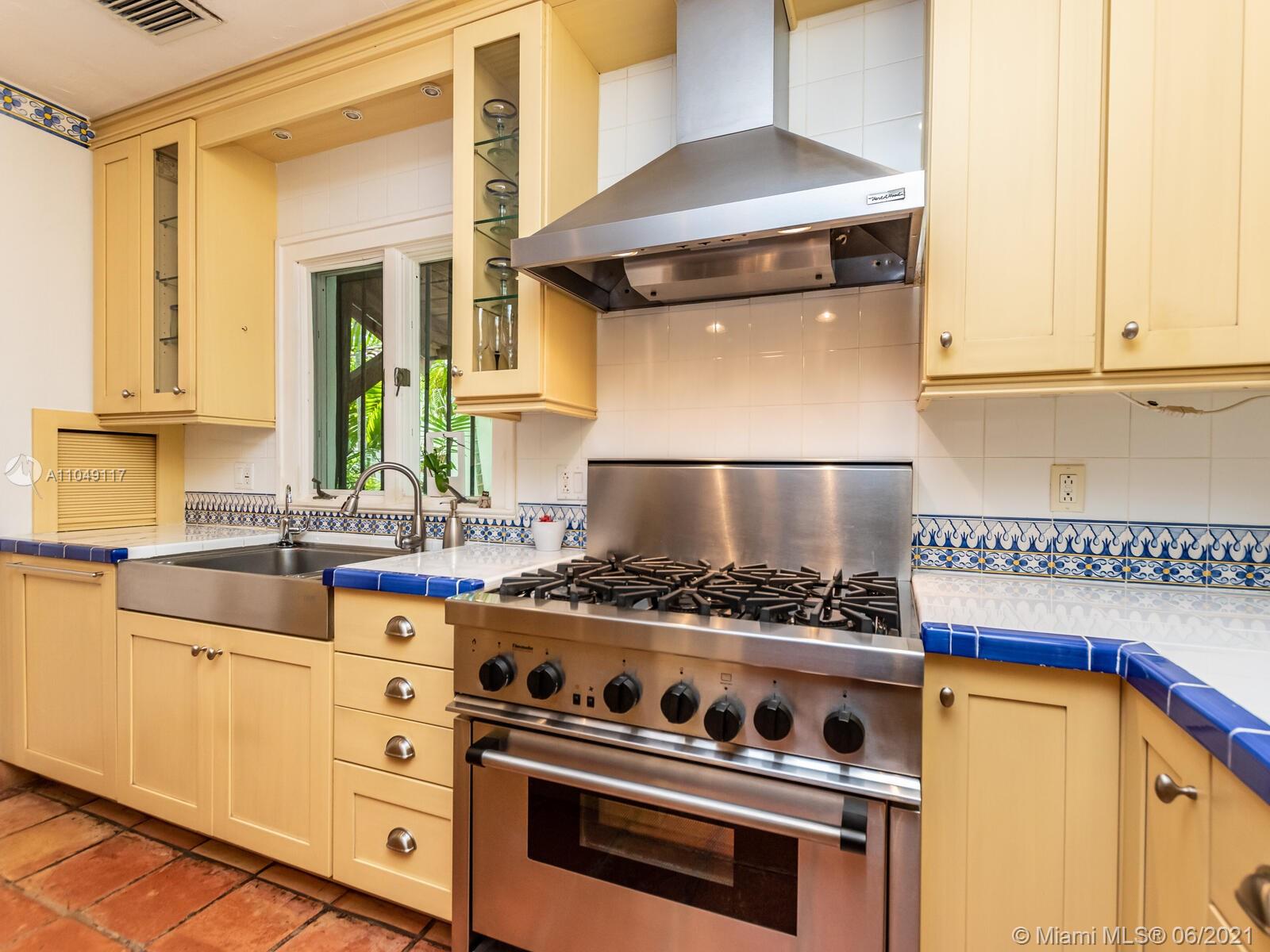 2811 Emathla Street Miami, FL 33133 - Photo 22 of 92